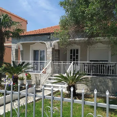 Lena's Cosy House Close To The Sea 度假居